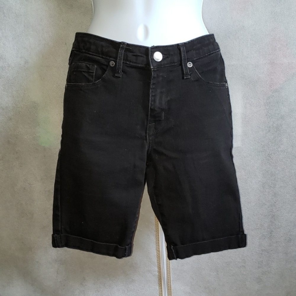 Stretchy Black Bermuda Shorts